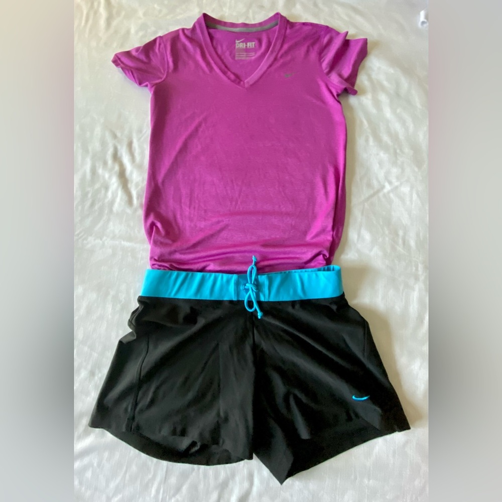 Nike DryFit Shirt, V Neck, Size Med in Fuschia